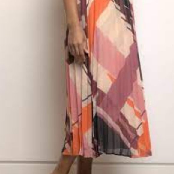 PATTERENED DR2 PLEATED SKIRT - Picture 1 of 5